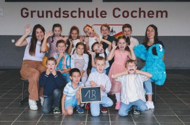 Auf dem Foto sieht man alle Kinder der Klasse 1b.