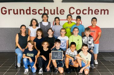 Auf dem Foto sieht man alle Kinder der Klasse 4b.