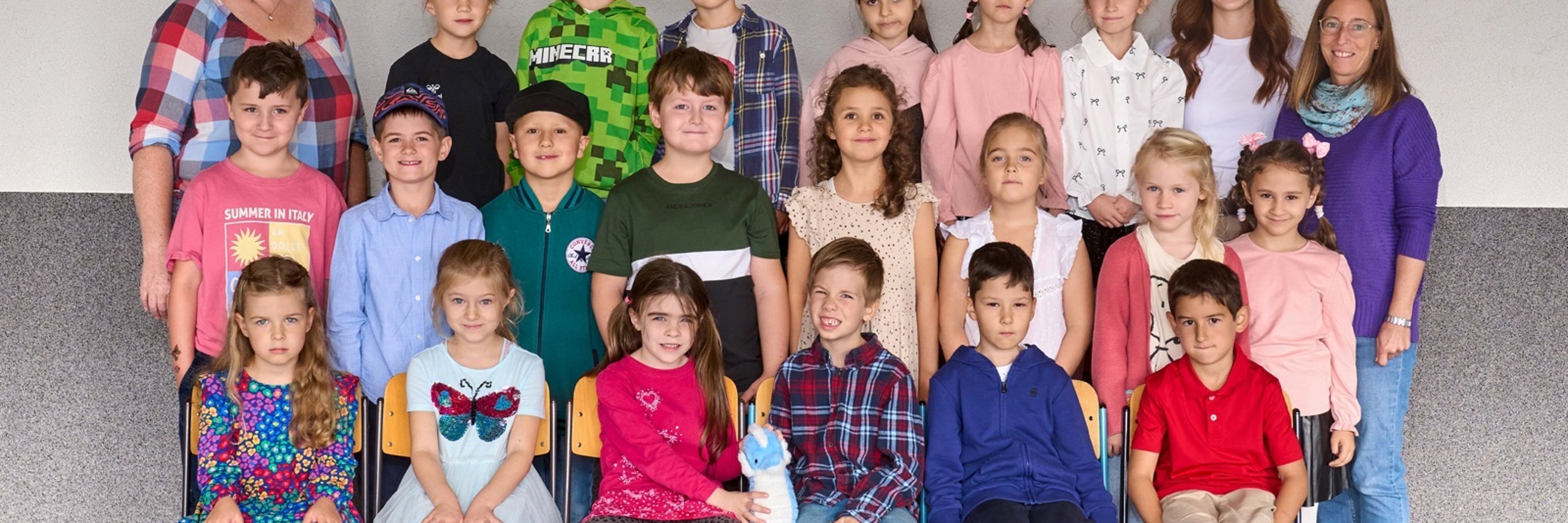 Klassenfoto der Klasse 1b Schülerinnen und Schüler der Klasse 1b