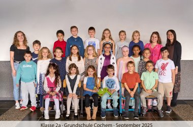 23 Schülerinnen und Schüler der Klasse 2a, Frau Scheffel, Frau Kreutz und Frau Stegmann