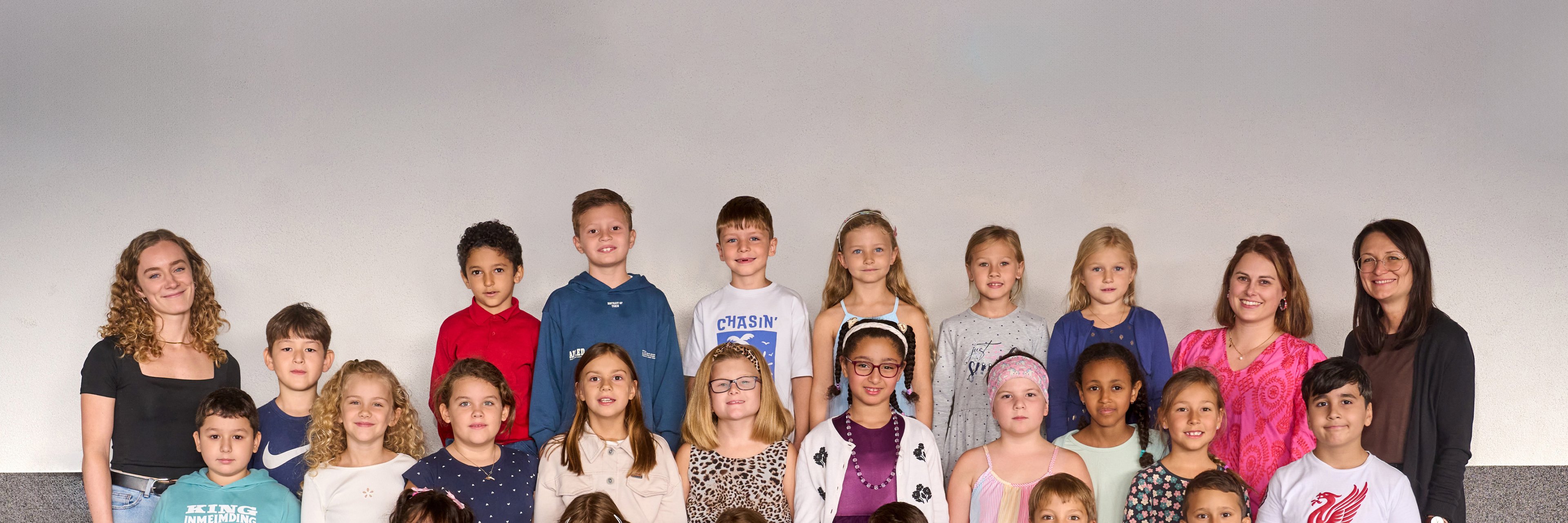 Klassenfoto 2a 23 Schülerinnen und Schüler der Klasse 2a, Frau Scheffel, Frau Kreutz und Frau Stegmann