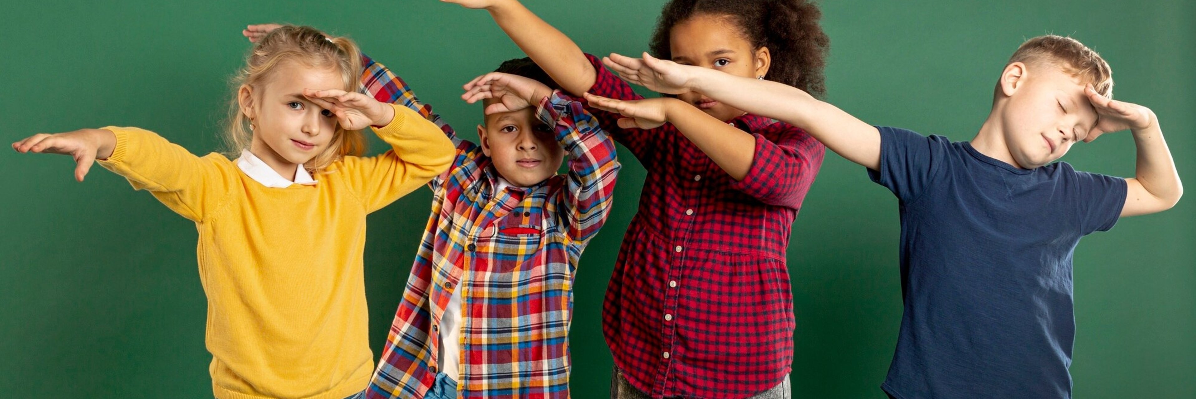 Tanzen Vier tanzende Kinder