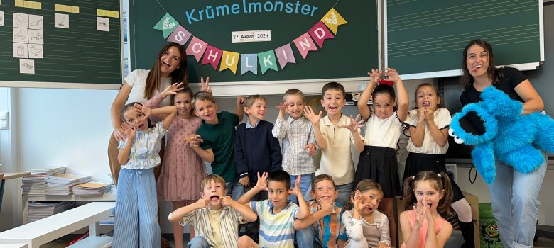 Klasse 1b - Einschulung Kinder und Lehrkräfte der 1b am Tag der Einschulung