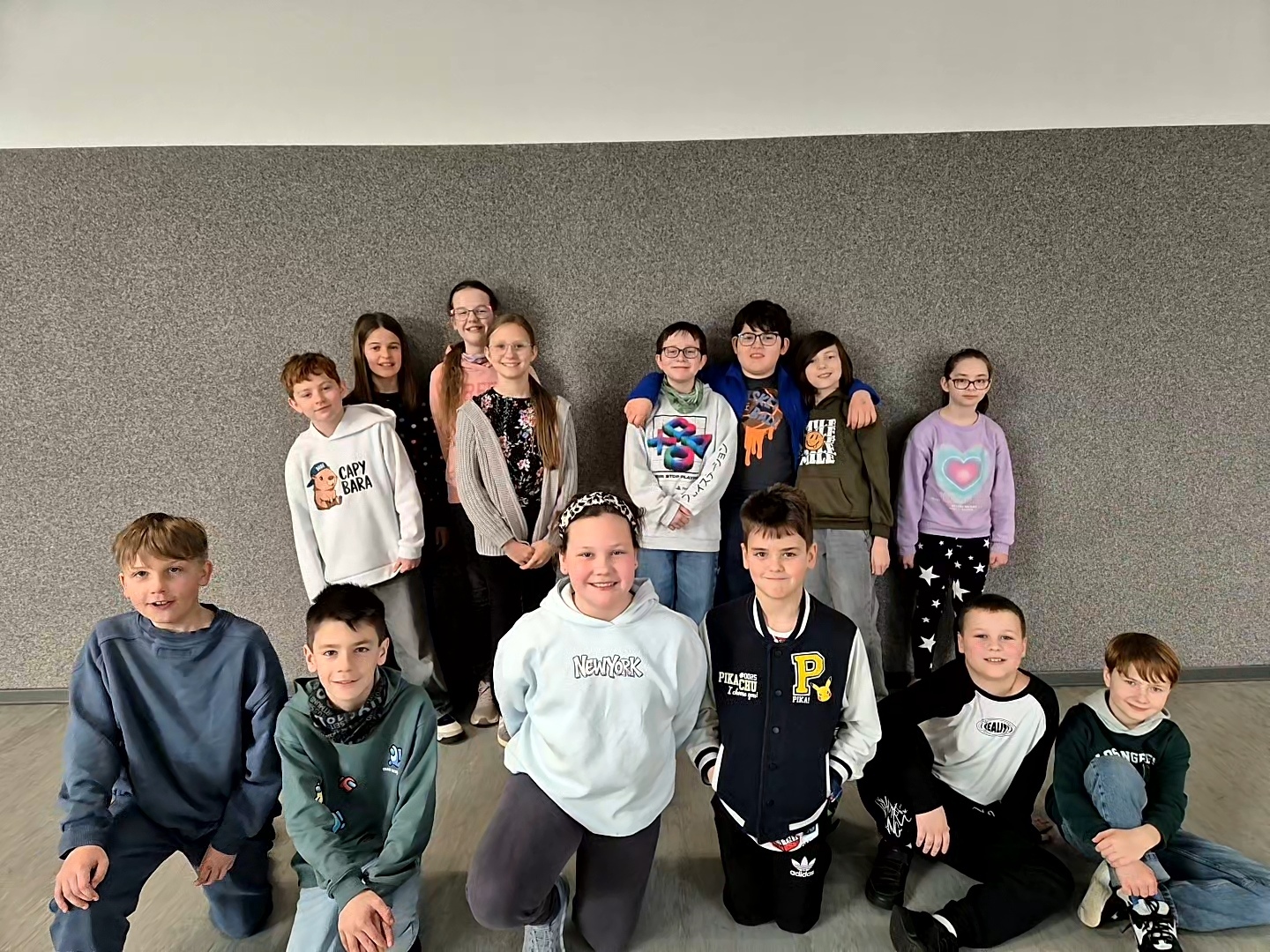 Kinder der Klassen 4a und 4b