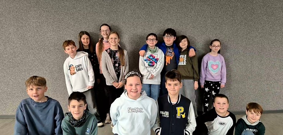 Kinder der Klassen 4a und 4b